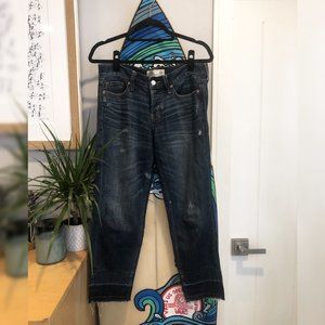 ABERCROMBIE LOW RISE STRAIGHT FIT BOYFRIEND JEANS